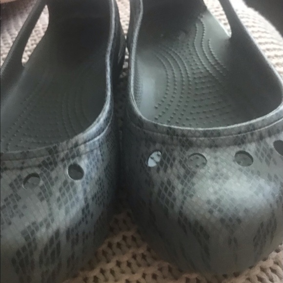 Crocs leopard gray size 9 M - Picture 2 of 5